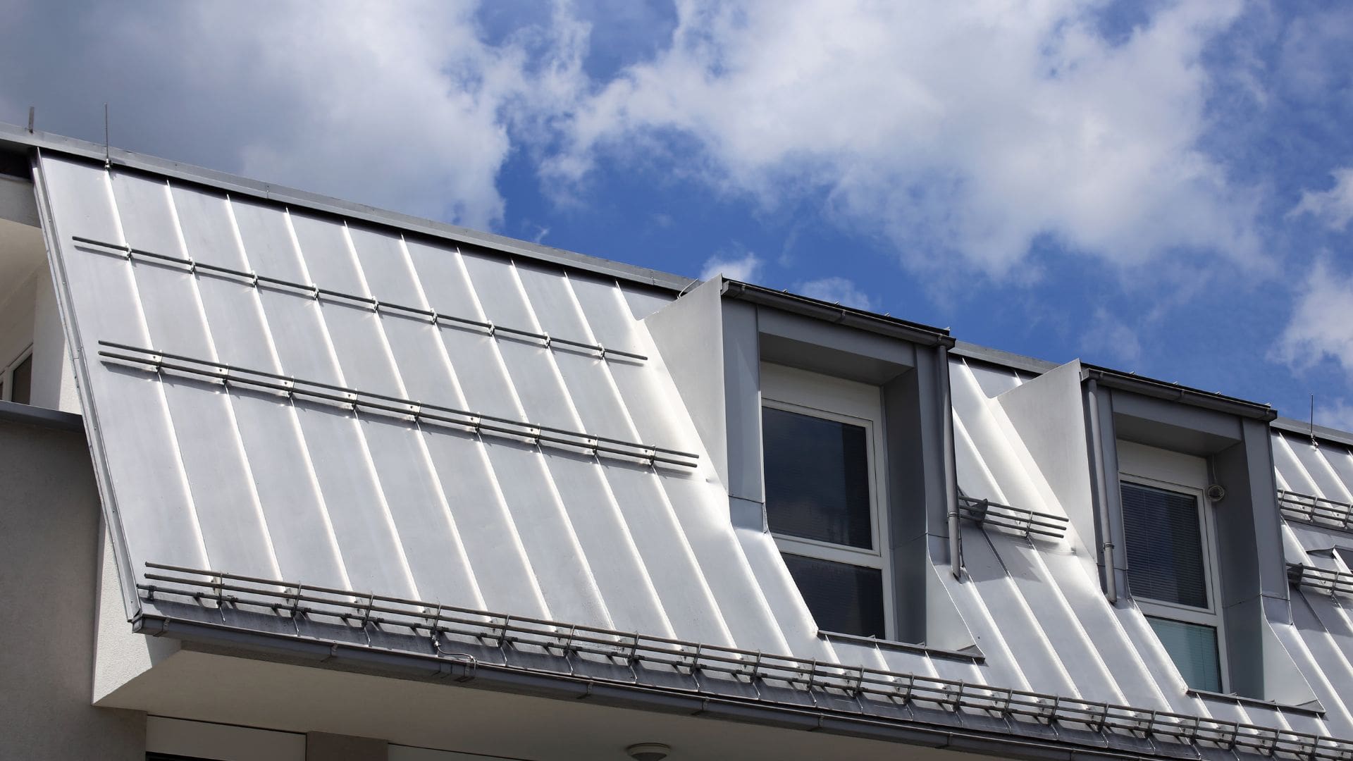 Tustin, CA<br />
Standing Seam Metal Roofing<br />
 